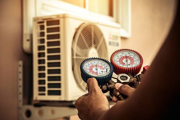 Professional Hvac technician working in Sulphur Bluff, TX